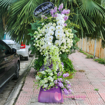 Beautiful condolence funeral flower arrangement Vietnam