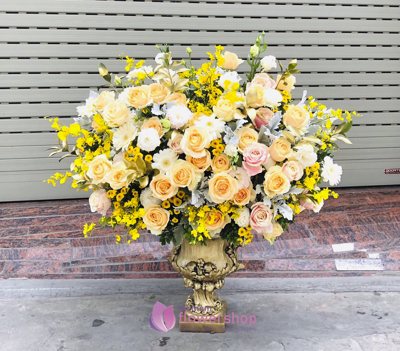 Floral arrangement delivery Da Nang