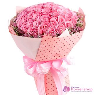 99 pink roses bouquet in Vietnam flower shop