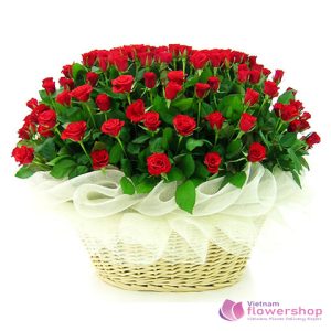 99 red roses arrangement delivery in Vietnam