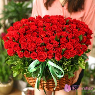 Beautiful 99 red roses delivery Nha Trang