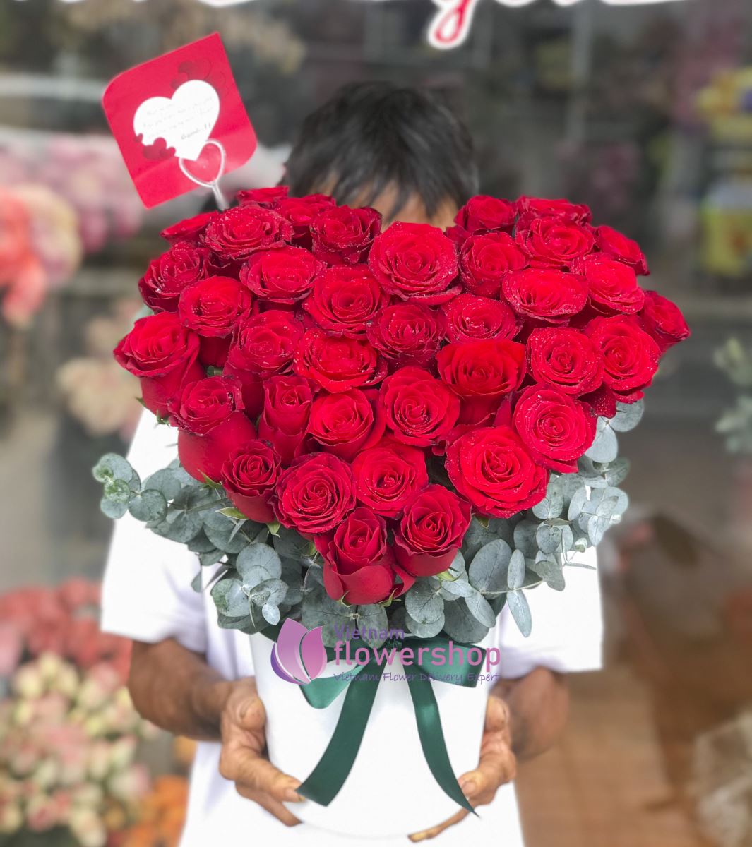 Send flowers to say: "I love you" this Valentine's day