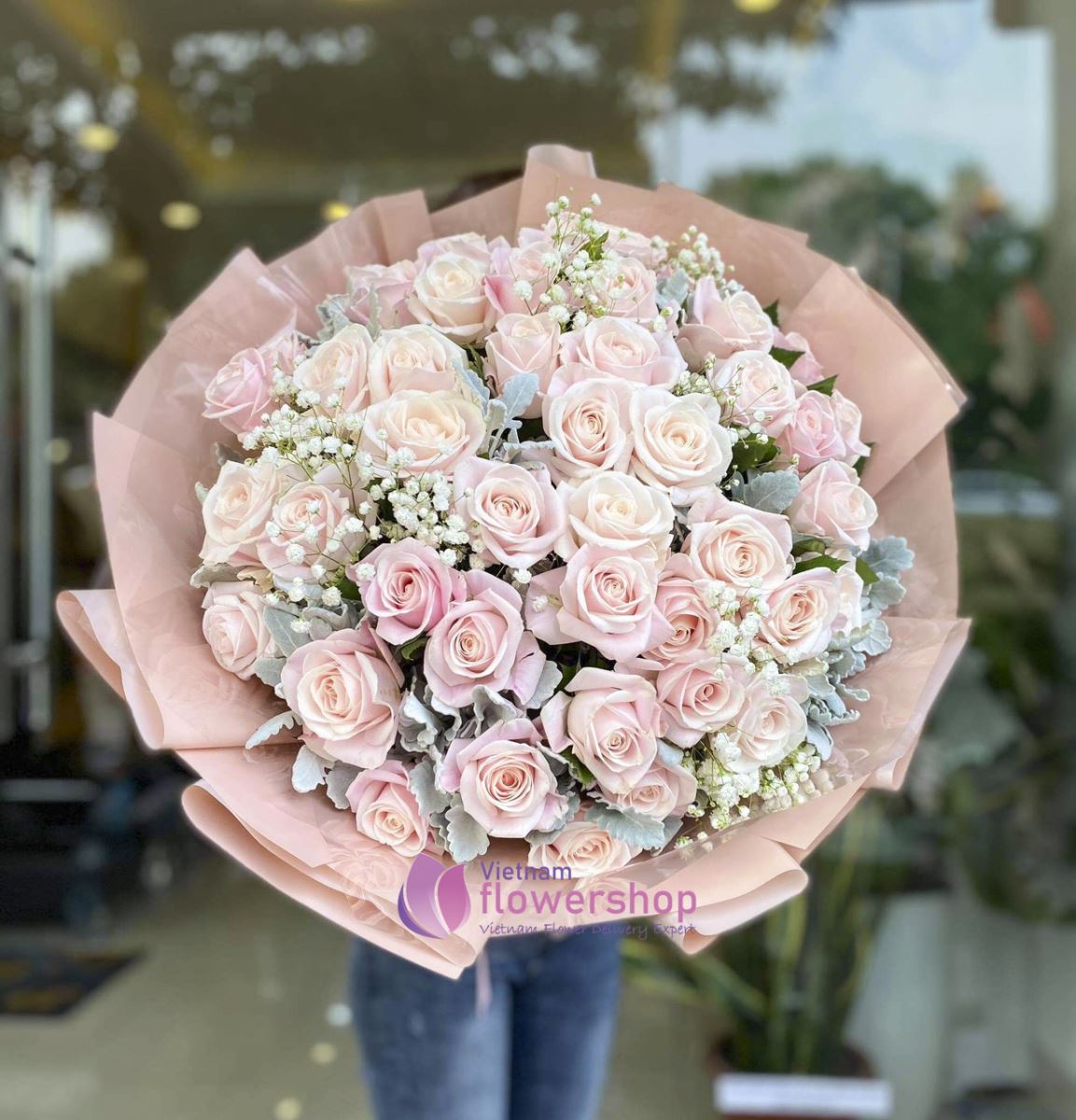 Online Valentines day flower delivery Vietnam