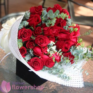 Birthday flowers free delivery online in Vietnam