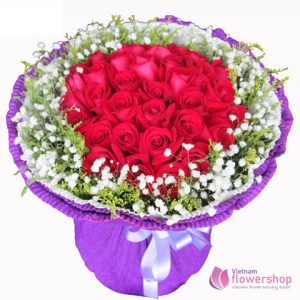 Bouquet of red roses and baby's breath free delivery