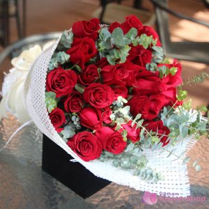 Bouquet of red roses for happiness day