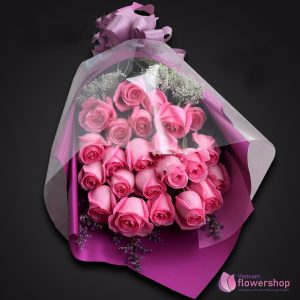 Bouquet pink roses with love flower