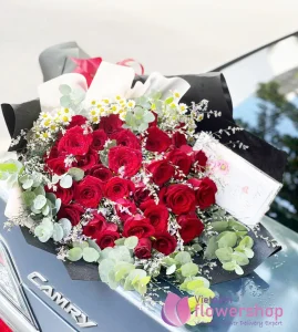 Red bouquet available to order online in Vietnam