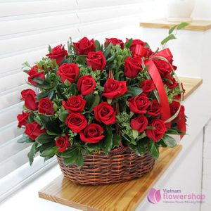 Love romantic basket red roses