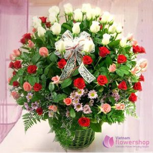 Mixed roses basket delivery Quang Ninh City