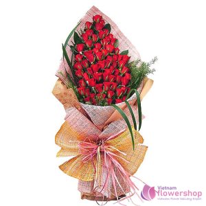 Red Rose Bouquet to girlfriend in Vietnam