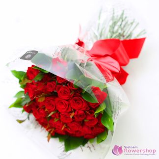 Red roses bouquet for birthday to girlfriend