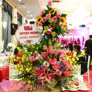 Two storey fresh flower basket