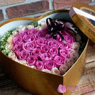 Vietnam Box of purple roses delivery