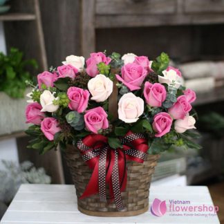 Light and hot pink rose arrangement in Vietnam