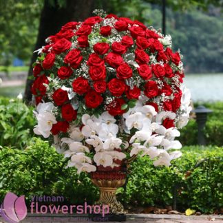 VIP flowers with red roses delivery to Vietnam