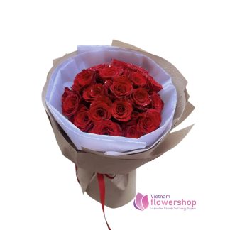 Order red rose bouquet in Vietnam